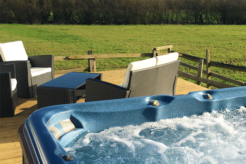 private-terrace-field-view-apartment-badgers-mount-hotel